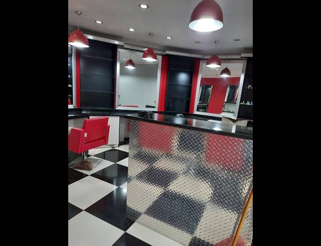 RETAIL PROPERTY TO RENT IN MALVERN